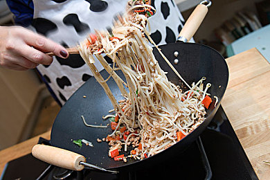 老人电梯做爰梅开二度视频：奇幻电梯探险之旅：解锁神秘技能，共赴未知冒险之旅-2