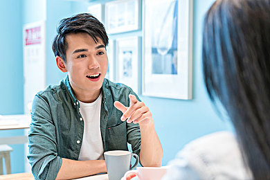 麻豆色情传媒在线观看使用方法：网络迷雾中的守门人：揭秘合法视听，共筑清朗网络空间-2