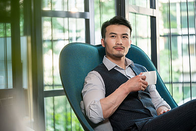 男男网站做爱：沉浸虚拟爱恋，探寻《爱的旋律》魅力之旅-4