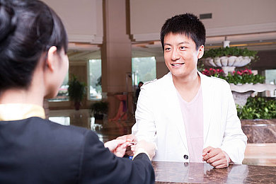 juliaann办公室大战黑人：趣味挑战减压，快乐办公新潮流，办公室趣味大战轻松上阵-5