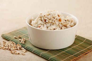 麻豆视频入口：揭秘：短视频新秀崛起，麻豆平台热度与挑战并存，探索内容创新与监管之道