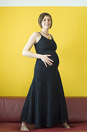 黑人日白妮：跨越种族友谊见证：黑人女孩白妮的中国故事引发社会热议