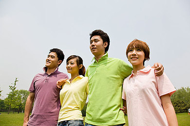 男人私秘 Gay舌吻网站：揭秘同性之吻：探索“男人私秘”网站背后的独特情感魅力-2