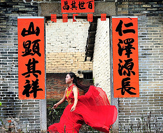 男女相互戳戳：指尖互动，情感升温：社交新风尚，轻松拉近心距离