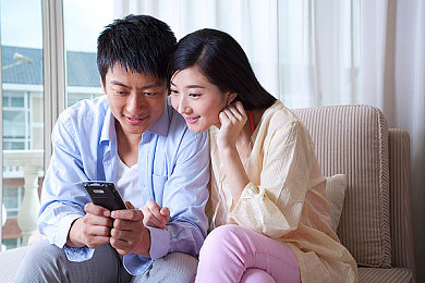 被两个黑人玩得站不起来了：“跨越种族巅峰，电竞传奇瞬间闪耀黑屏”