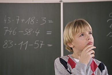 与亲女伦了口述：揭秘惊人伦理丑闻：父亲与亲女关系失控，社会伦理道德面临严峻考验-1