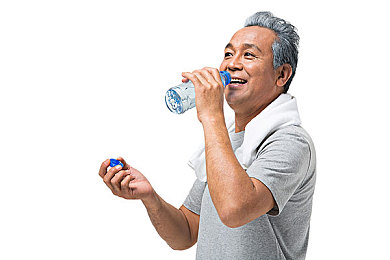 棉签冰块牛奶视频：夏日清凉新时尚，创意冰饮棉签映照清凉每一刻-1