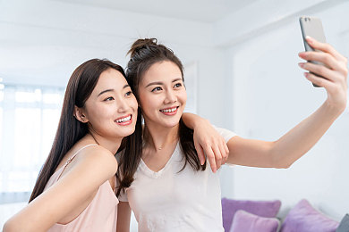 色呦呦在线：探索娱乐新境界：揭秘热门平台，带你领略无限欢乐时光-2