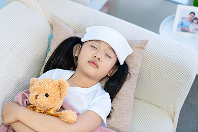 女奥特曼被 到喷水18禁：视觉冲击引热议，动漫争议中的女奥特曼：一场跨次元的喷水风波