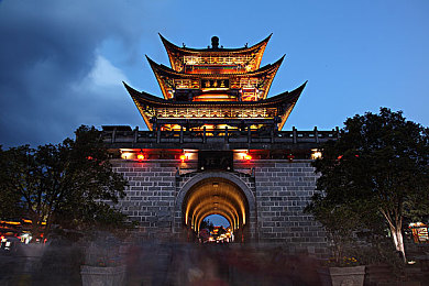 gogogo大胆艺术风格分析报告：探索创新艺术风潮：gogogo大胆风格引领中国艺术新篇章