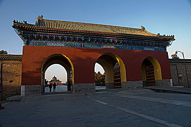 www.色综合：奇幻冒险之旅等你开启：探索色之大陆，体验www.色综合独特魅力-2