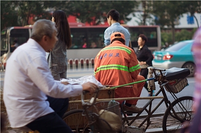 女生让男生朗读自己的名字。：名字朗读背后的文化情怀，唤醒姓名文化新思考-2