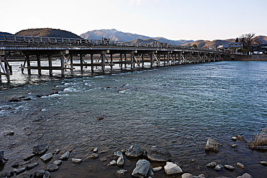 小乔流口水流眼泪：《王者荣耀》绝美法师小乔攻略详解：技能释放与实战技巧全解析