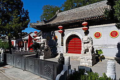 亚洲娇小：挑战传统形象，展现女性力量：突破东方娇美的自我革命之旅