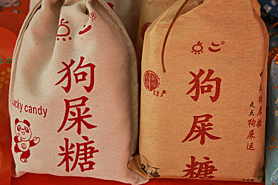 男生把困困放在女生困困：《梦幻奇缘》恋爱模拟游戏：浪漫邂逅，甜蜜爱情冒险即将开启-2