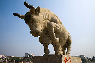 娘的狗儿长大了小说原著：奇幻大陆成长之旅：孤儿战士的救赎之旅