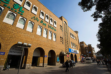 美女被同学拿振蛋器憋尿：“振蛋器风波揭校园恶搞乱象，文化建设刻不容缓”-2