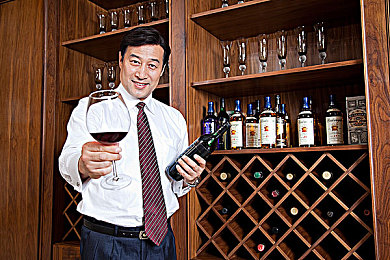 班长让我吃她 我脱她衣服舌吻：校园惊悚揭秘：班长神秘互动，揭秘班级凝聚力新技巧-1