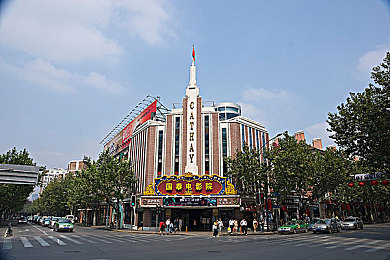 男生女生一起愁愁愁下载：青春共鸣之作《愁愁愁》热力下载，体验校园成长烦恼-2