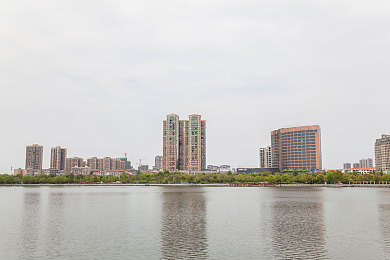 电梯梅开二度电梯门老人：都市电梯里的温情瞬间：梅开二度见证人间大爱-2