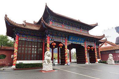 趴到床脱了内裤打屁股：“网络热议：家长粗暴教育视频引发社会关注，探讨科学育儿之道”-3