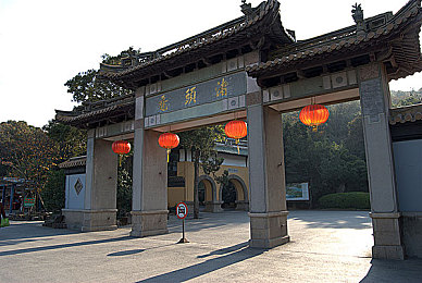 美女被操的软件：直播热潮席卷：独家揭秘热门美女互动软件的魅力体验-2