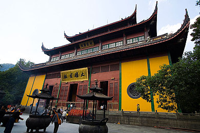 公交车检票员按尺寸大小：公交身影：微笑检票，尺寸传奇之旅