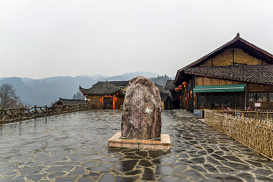 打扑克又叫又疼：扑克游戏魅力无限：趣味挑战并存，揭秘牌桌上的心理战与策略技巧-2