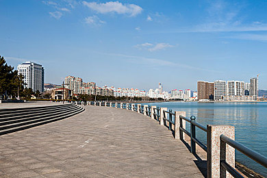 老师穿白色双开真丝旗袍怎么穿：穿越旗袍魅影，时尚演绎东方韵-3