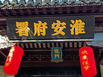 美女与帅哥：游戏魅力大揭秘：打造高颜值角色，轻松成为游戏圈焦点-2