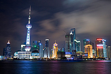 汤姆影院：汤姆影院盛装启幕，打造观影新境界，引领观影潮流新风尚