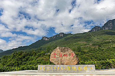 车辆颠簸后滑进去的应急措施：行车无忧，稳操胜券：颠簸滑行应对秘籍解码-1