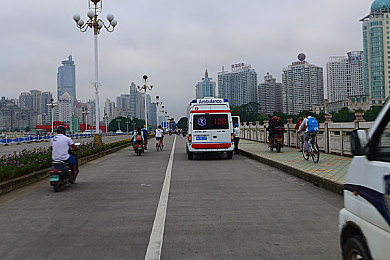 黄色软件地址：“网络色情软件泛滥引关注，专家呼吁：强化监管，守护清朗网络空间”-2