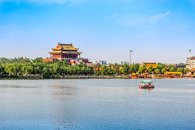 夜里十大直播：夜幕降临，直播狂欢：揭秘深夜娱乐新潮流现象与影响-2