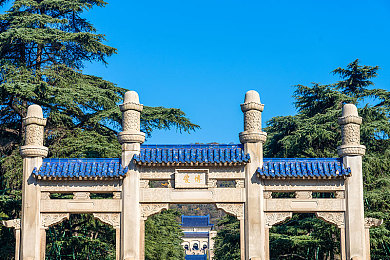 三上悠亚封面番号：“日本成人女星封面争议引热议：揭秘成人娱乐产业现状与影响”-2