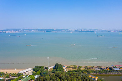 绿巨人的污蔑：知名演员社交媒体不当言论引发绿巨人污蔑风波，社会反思网络文明与公众形象-4