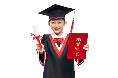 妈妈和儿子拔萝卜：亲子互动传承农耕，温馨视频引发社会热议-4