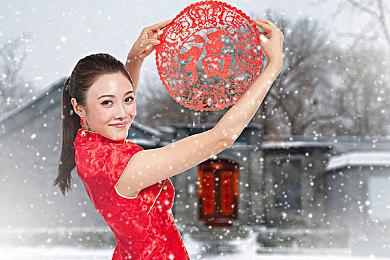 花季传媒旧版本,每天免费三次下：时光穿梭，重温花季旧梦：免费下载传奇背后的故事-4
