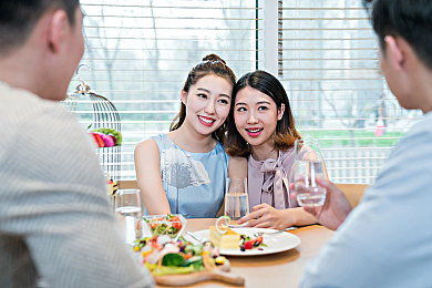女班长自愿扒开裤子打屁股：纪律先锋：以身作则的教育挑战之旅-3