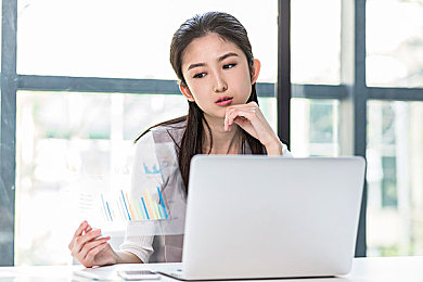 黄色软件免费下载303oppo：网络低俗内容泛滥引关注，免费下载应用涉黄事件敲响监管警钟