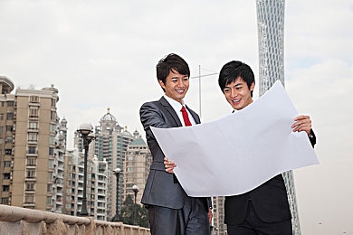 欧美办公室大战：跨文化冲突激化职场大战：欧美办公室较量背后的全球挑战-4