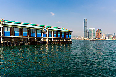 抓胸打扑克：惊悚互动新潮流：揭秘扑克游戏中的神秘“胸”技之旅-5