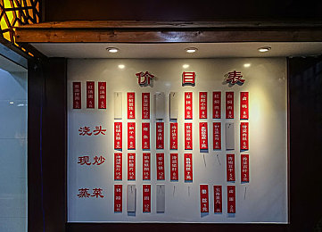 肏屄动态图：“低俗图片风波引热议：网络监管刻不容缓，共筑清朗网络空间”-3
